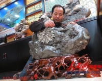 大型菊花石雕《矮寨特大悬索桥》面世