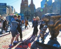 许鸿飞和他的雕塑艺术