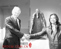 吴为山雕塑老子亮相巴黎 法国前总理参观