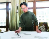 尹金托:浓浓故乡情融入雕塑里