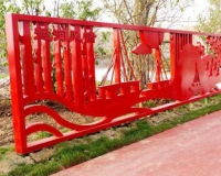 古运河畔现剪纸雕塑