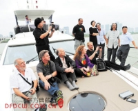 为雕塑节增添人性与爱的油彩