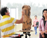 中外雕塑家创作长沙好人雕塑