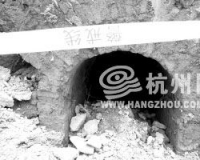 杭州富阳村民挖地基:挖出千年文物鸡首壶