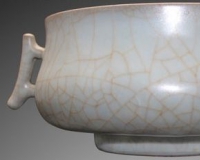 官窑双耳香炉赏析