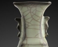 官窑双耳方瓶赏析(图)