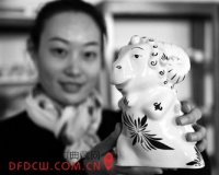 萌羊主题瓷器生产忙