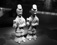 南京六朝博物馆陶俑撒娇 演绎求红包摇断手