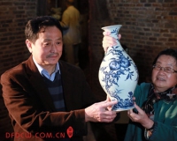 清代雍正青花橄榄瓶复烧成功