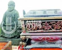 明代爱神佛像和清末净化空气的香炉现身