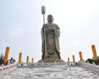 九华山99米菩萨像开光:体内电梯达头顶