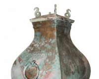 说海外回流文物西汉带盖双铺首铜钫