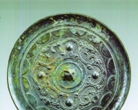 扬州出土的汉草叶纹和星云纹铜镜鉴藏