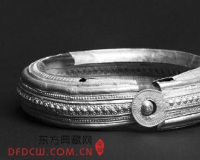 乌滕多夫的金项圈:铁器时代侧影