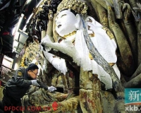 重庆大足千手观音肚内藏珍贵文物