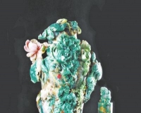 四季平安玉瓶鉴赏:绿玉如墨