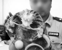 街头古董骗局骗到民警头上 团伙拿塑料冒充玉雕