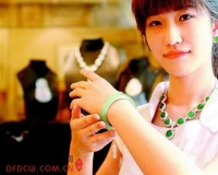 图文:缅甸翡翠在汉亮相