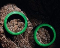 拍卖市场翡翠成交稳健 高端珠宝投资隐性升温