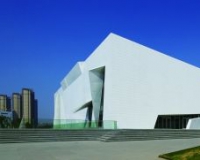 合美术馆携西云东语展正式亮相武汉