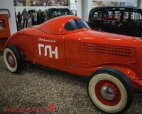 俄罗斯圣彼得堡举行老爷车展(图)