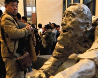 南京大屠杀主题雕塑进国博