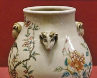 ��ɫ����¶����ʾ������̩