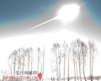 摄影师抓拍俄陨石爆炸精彩瞬间