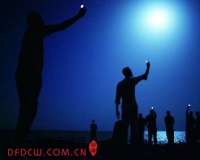 荷赛年度图片奖作品《信号》