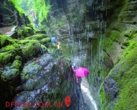 百余名摄影师冒雨拍摄古丈坐龙峡