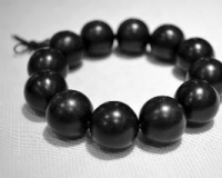 腕上收藏热正流行 珍稀材质手串年平均涨幅超50%