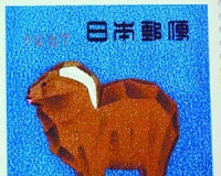 八旬老人分享羊年生肖邮票