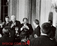 各国首脑难过美酒关:萨科齐不饮酒曾遭批