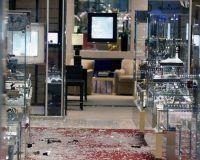 法亿元珠宝抢劫案疑系粉红豹集团所为