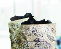 豪华女靴黄金打造镶有38883颗钻石