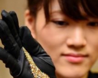 奢华钻表镶225枚钻石:重39克拉开价4亿日元