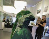 加拿大举办癌细胞晚装拍卖