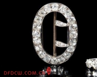 小说家珠宝拍出近5万英镑:曾藏身100英镑旅行箱