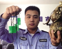 女骗子为打官司急卖家传玉:原来是假货