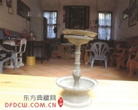 清末民初铜制油灯成古董:摊贩争相欲购买