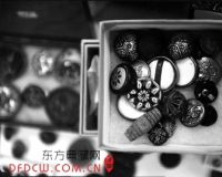 榕城纽扣迷收藏3万多枚纽扣