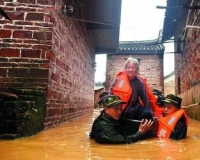 湖南永州千年古村遭水淹 部分村民被洪水围困(图)