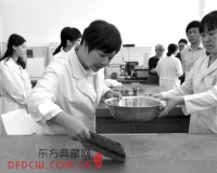 古书画揭离难题破解:首博研制出生物揭展剂