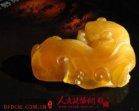 琥珀蜜蜡造假层出不穷:重填烤色人工合成
