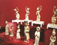 古代女性文物展亮相南博 含唐寅吹箫仕女图